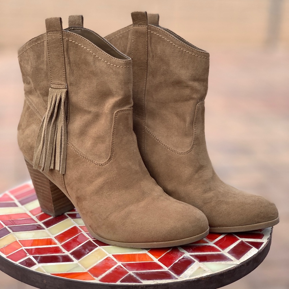 Nine West size 9 boots